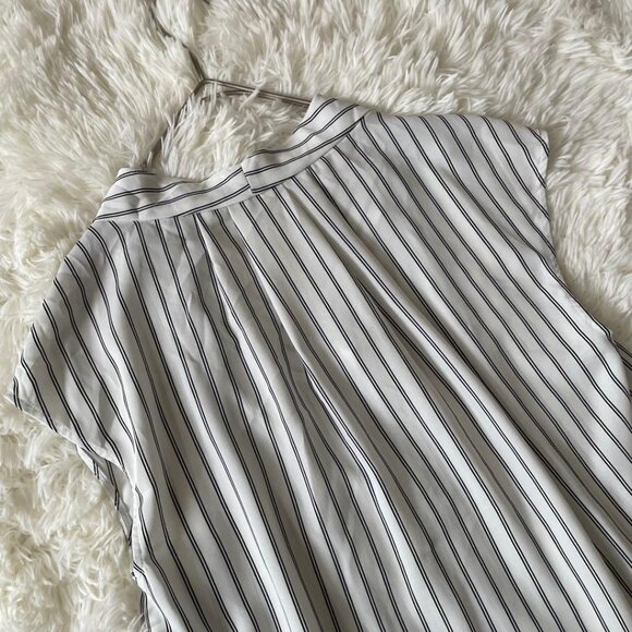 Queclip Striped V-Neck Sleeveless Blouse M Black and White - Picture 4 of 5